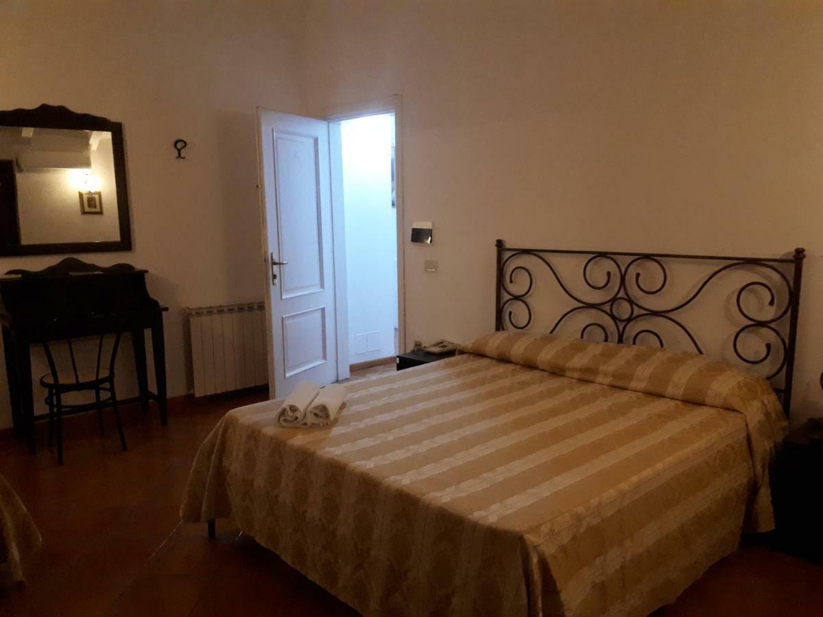 Hotel La Perla 빌람마레 외부 사진