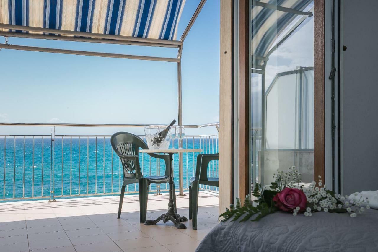 Hotel La Perla 빌람마레 외부 사진