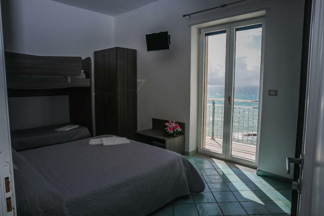 Hotel La Perla 빌람마레 외부 사진