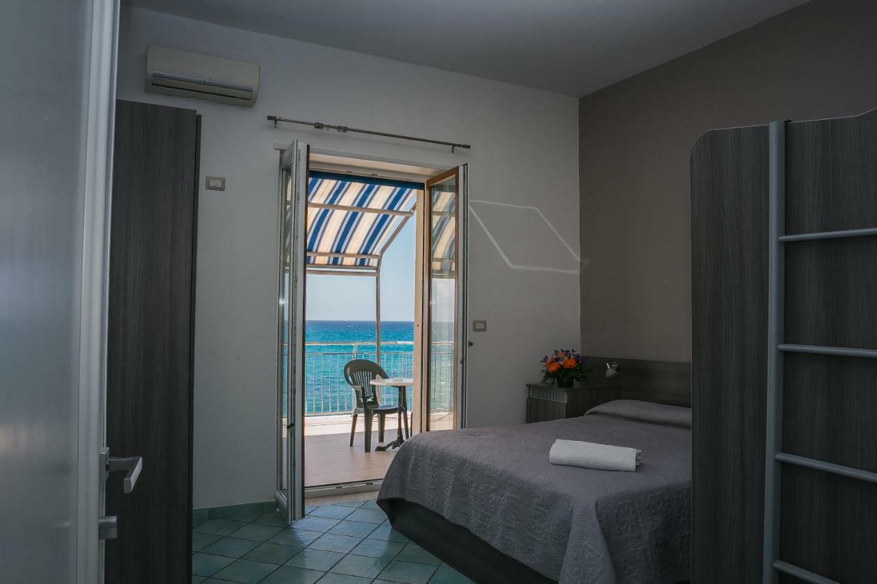 Hotel La Perla 빌람마레 외부 사진